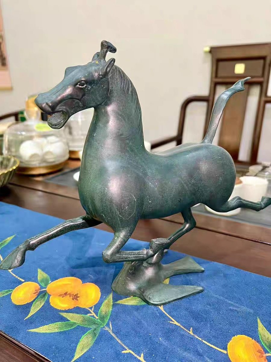 銅製 馬踏飛燕 馬の像 置物 台付き 幅約43cm c08299 铜马踏飞燕摆件-铜