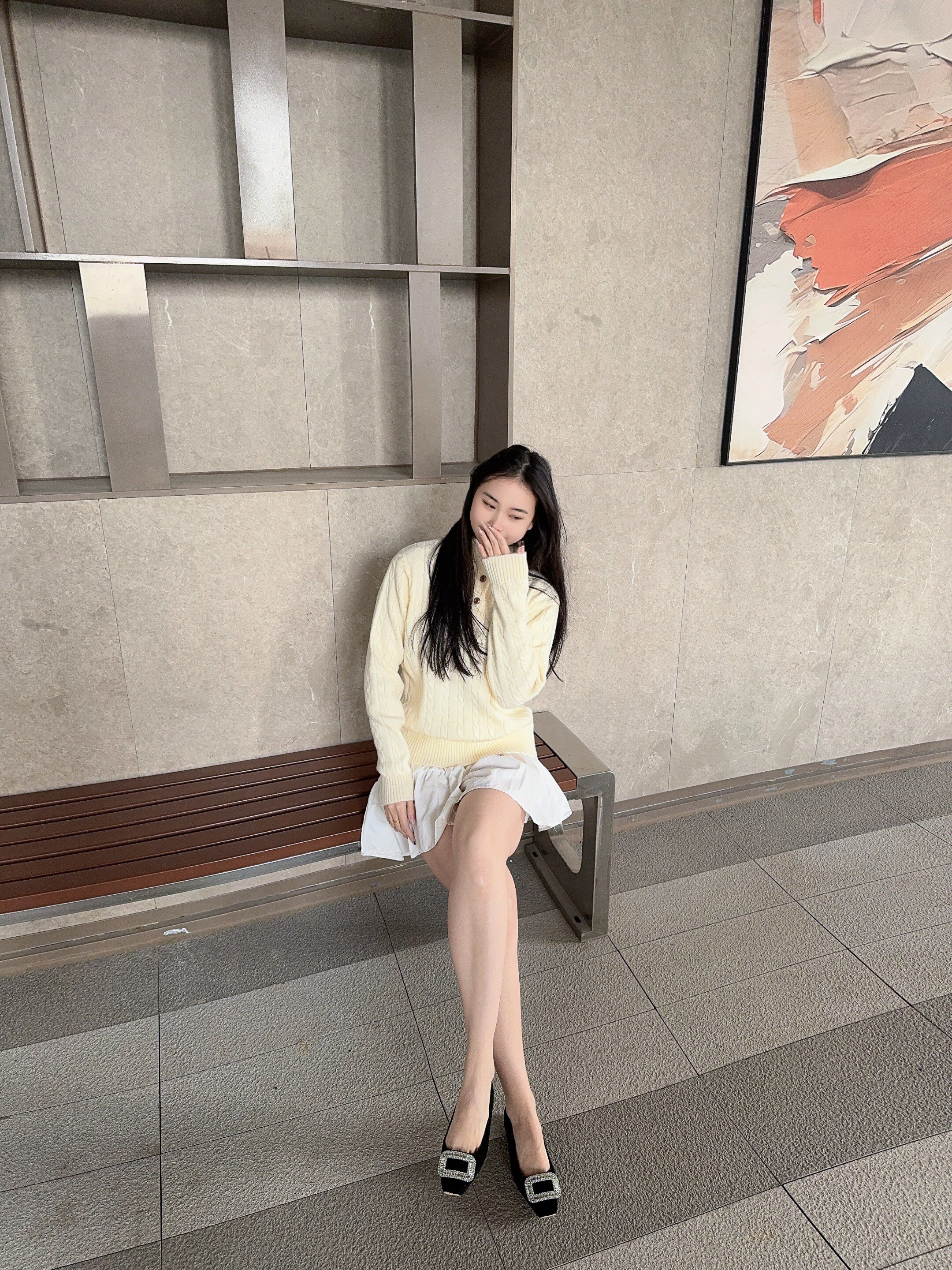 「倾城之恋」Nine West/玖熙方扣单鞋：法式平底鞋的水钻优雅美学