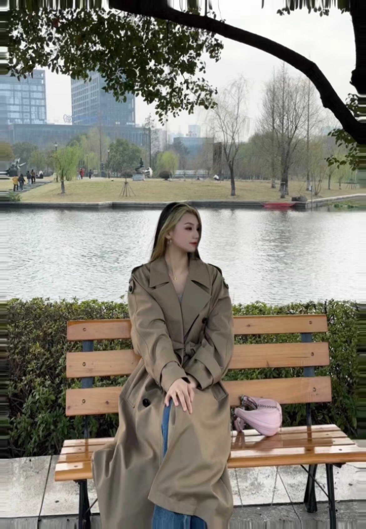解锁法式优雅密码——周淼ZHOUMIAO"巴黎旧梦"风衣穿搭图鉴
