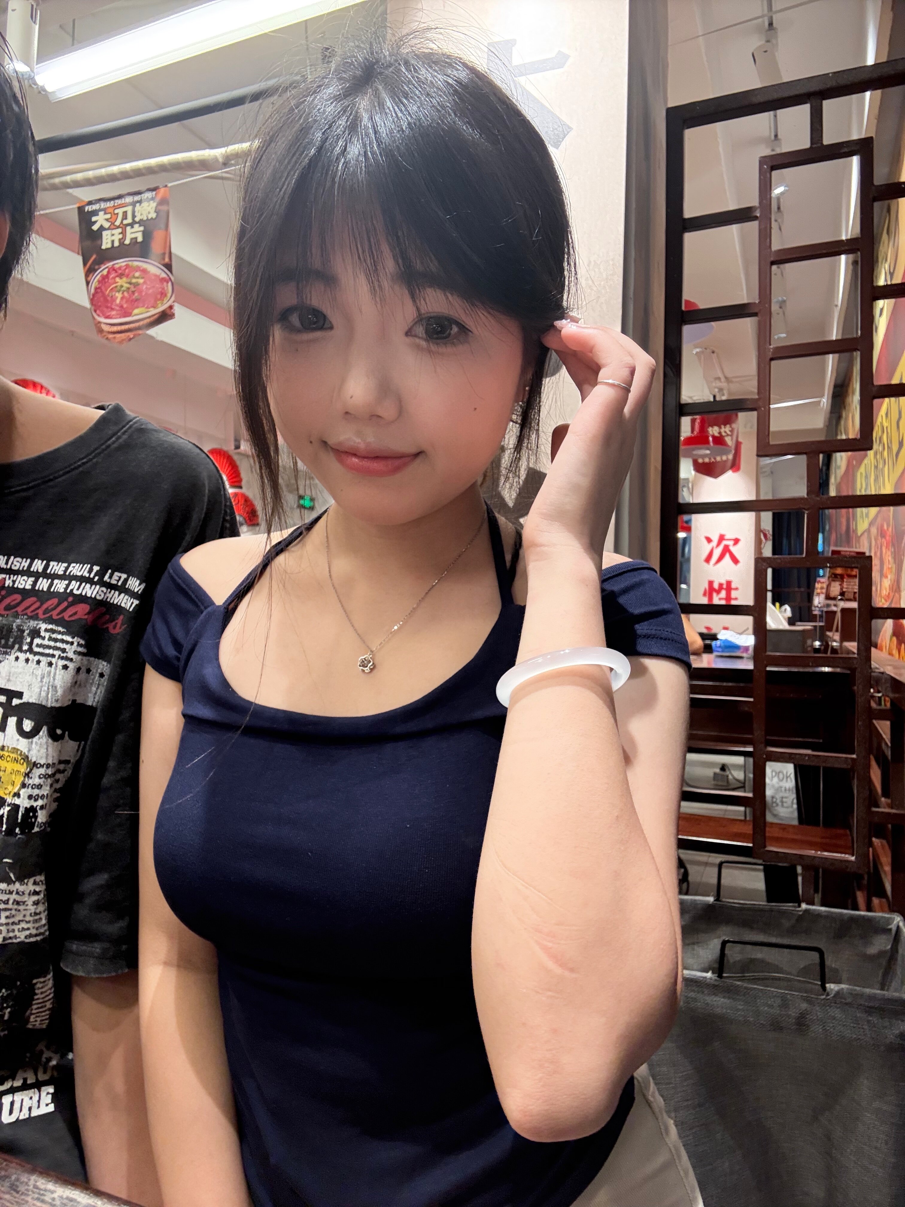玖绪夏季辣妹挂脖T恤 一字肩露肩设计小露性感 短款紧身勾勒腰线 纯欲风满满