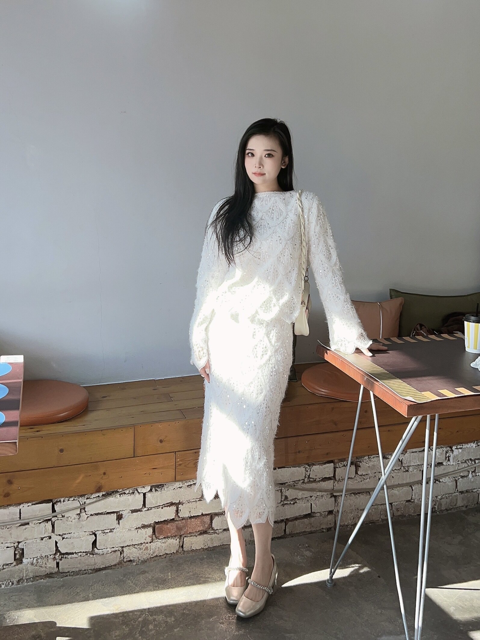 孙乐言毛晓彤同款百丽「白月光」红色高跟玛丽珍单鞋：脚踝间的复古红玫瑰