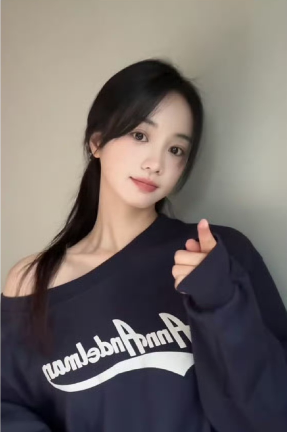 王玉文同款ANN ANDELMAN露肩卫衣 发泡印花斜领单肩小露香肩