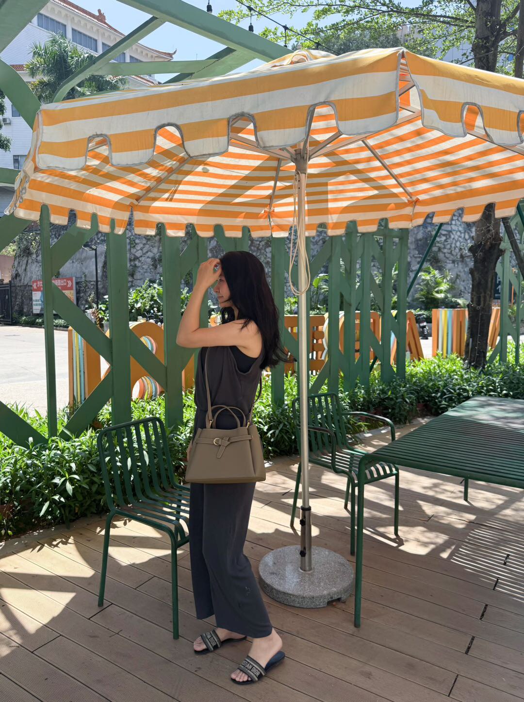 百丽质感真皮大容量托特包 牛皮材质高级耐磨 大容量装下电脑文件