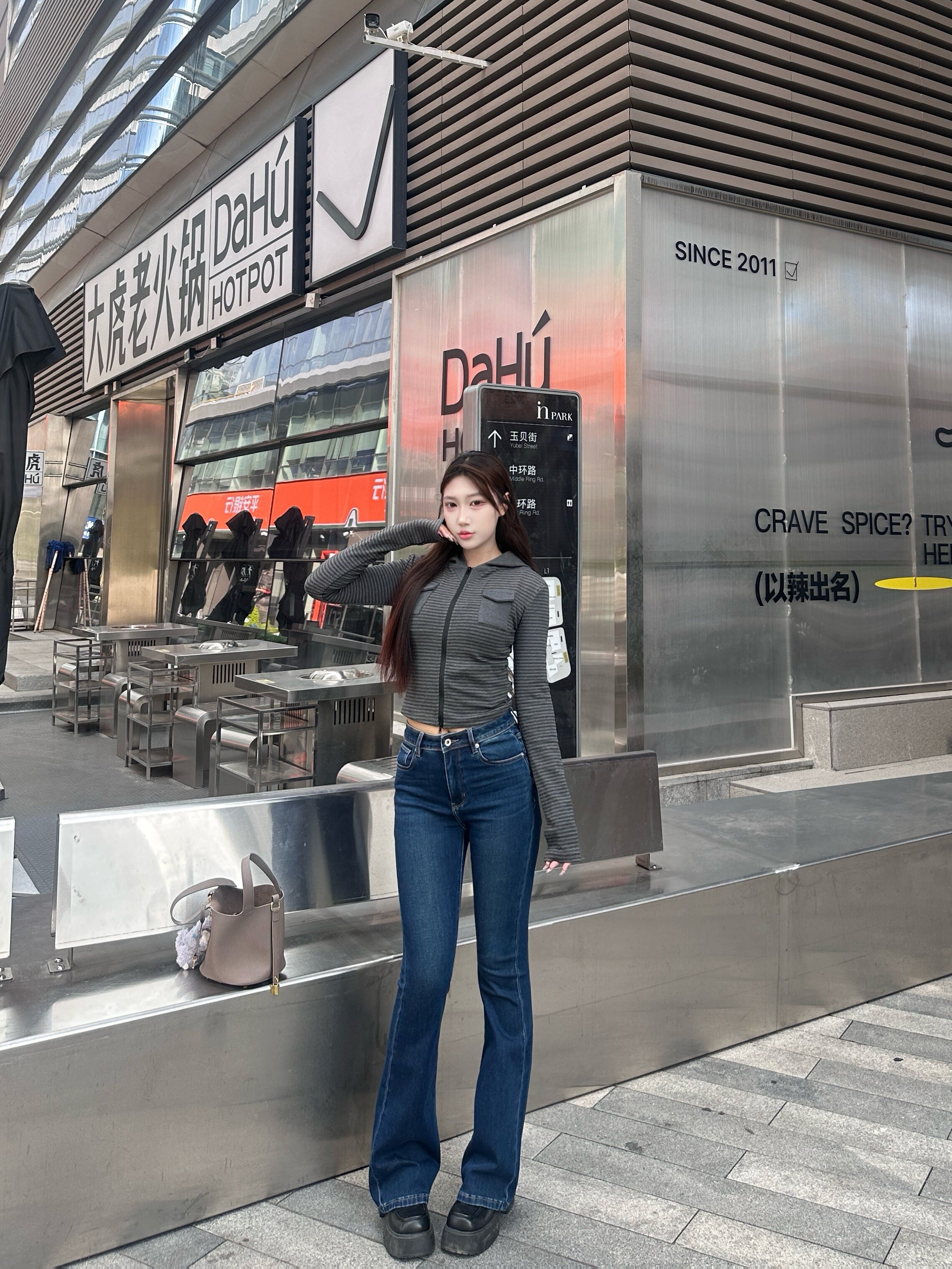 信购春季复古微喇叭牛仔裤 高腰四面弹紧身提臀 显瘦拉长比例