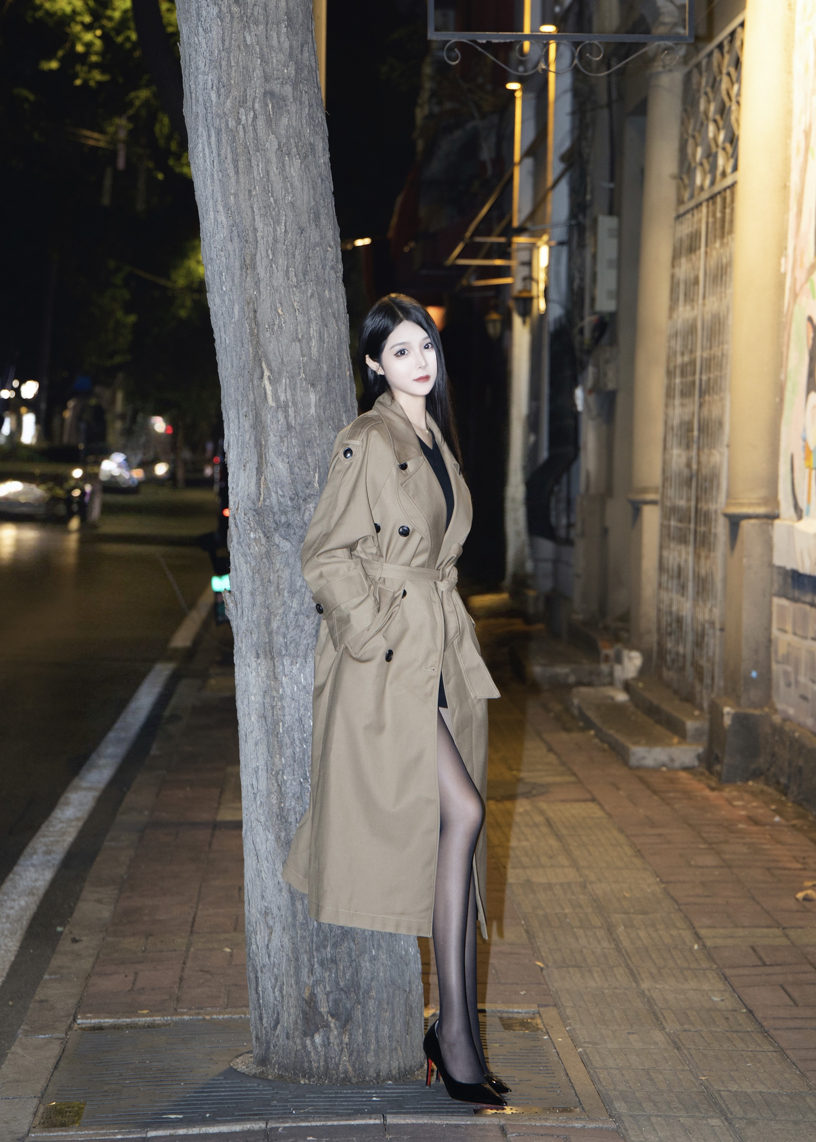 解锁法式优雅密码——周淼ZHOUMIAO"巴黎旧梦"风衣穿搭图鉴