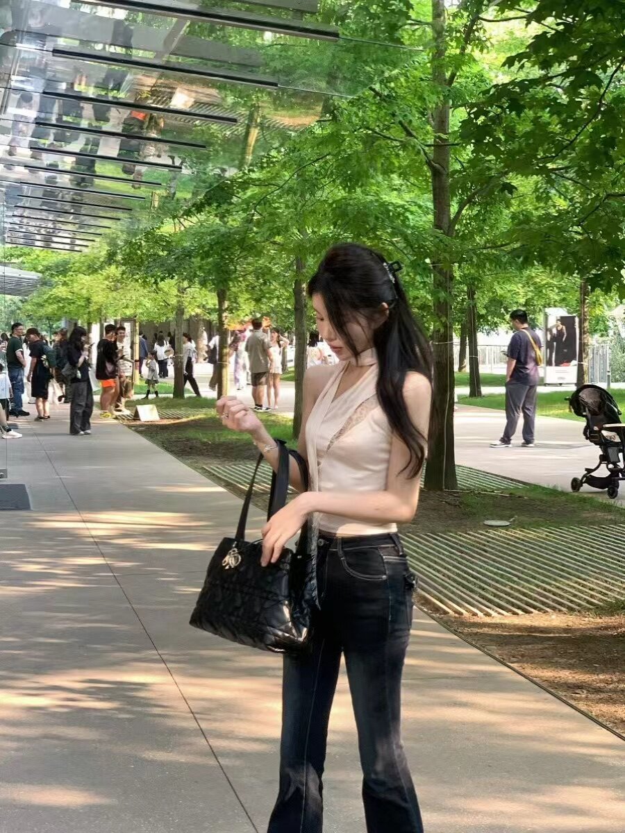 YOYO X2复古深蓝微喇牛仔裤 低腰设计辣妹风十足 提臀剪裁勾勒蜜桃曲线