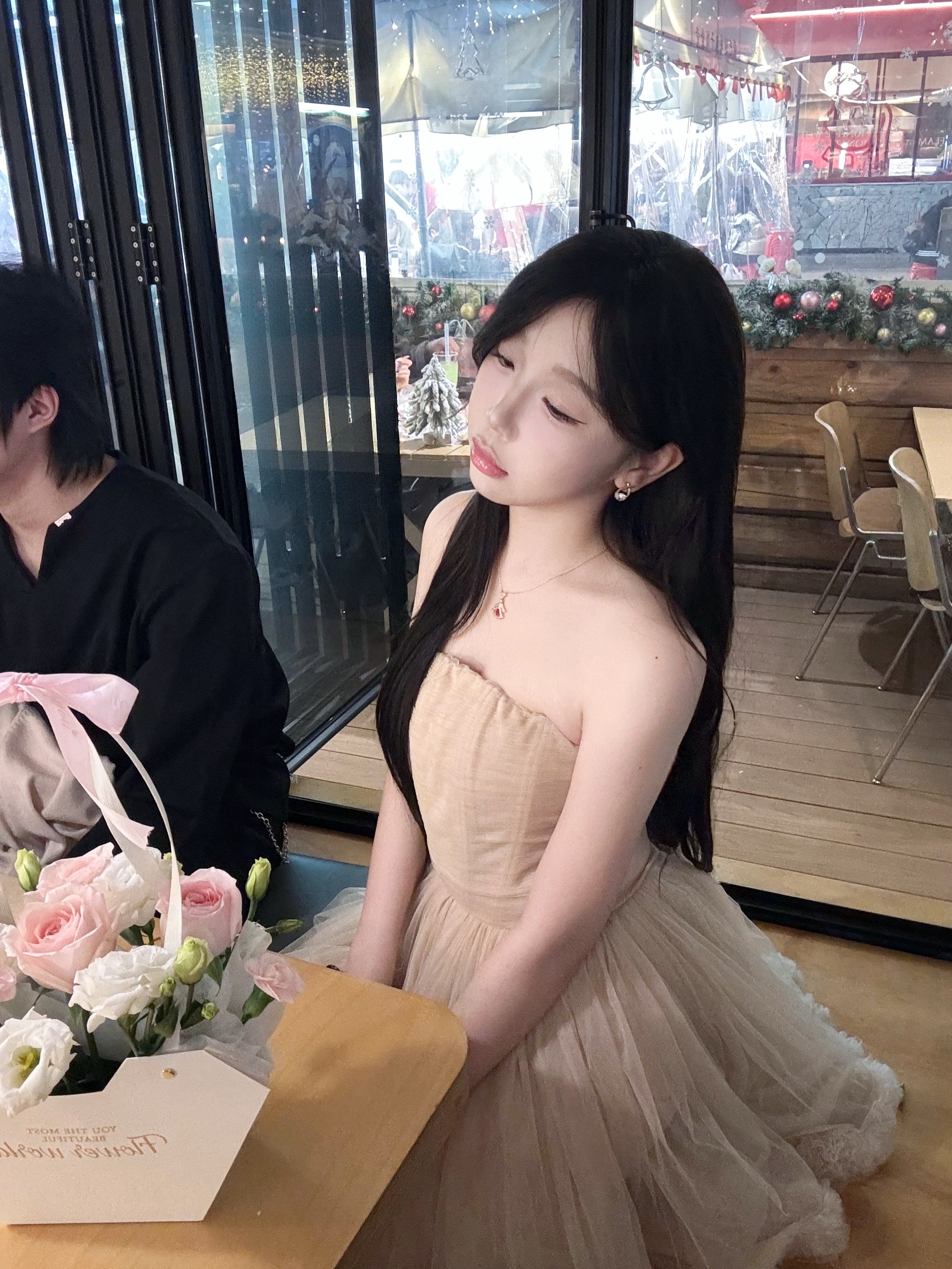 Supermodel Studio卜斯斯「轻纱梦境」重工礼服：十四米耗料的手工压褶美学