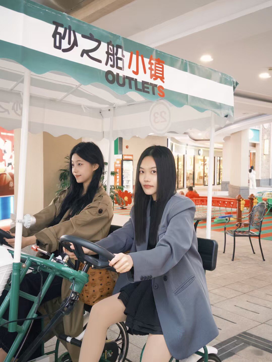 解锁法式优雅密码——周淼ZHOUMIAO"巴黎旧梦"风衣穿搭图鉴