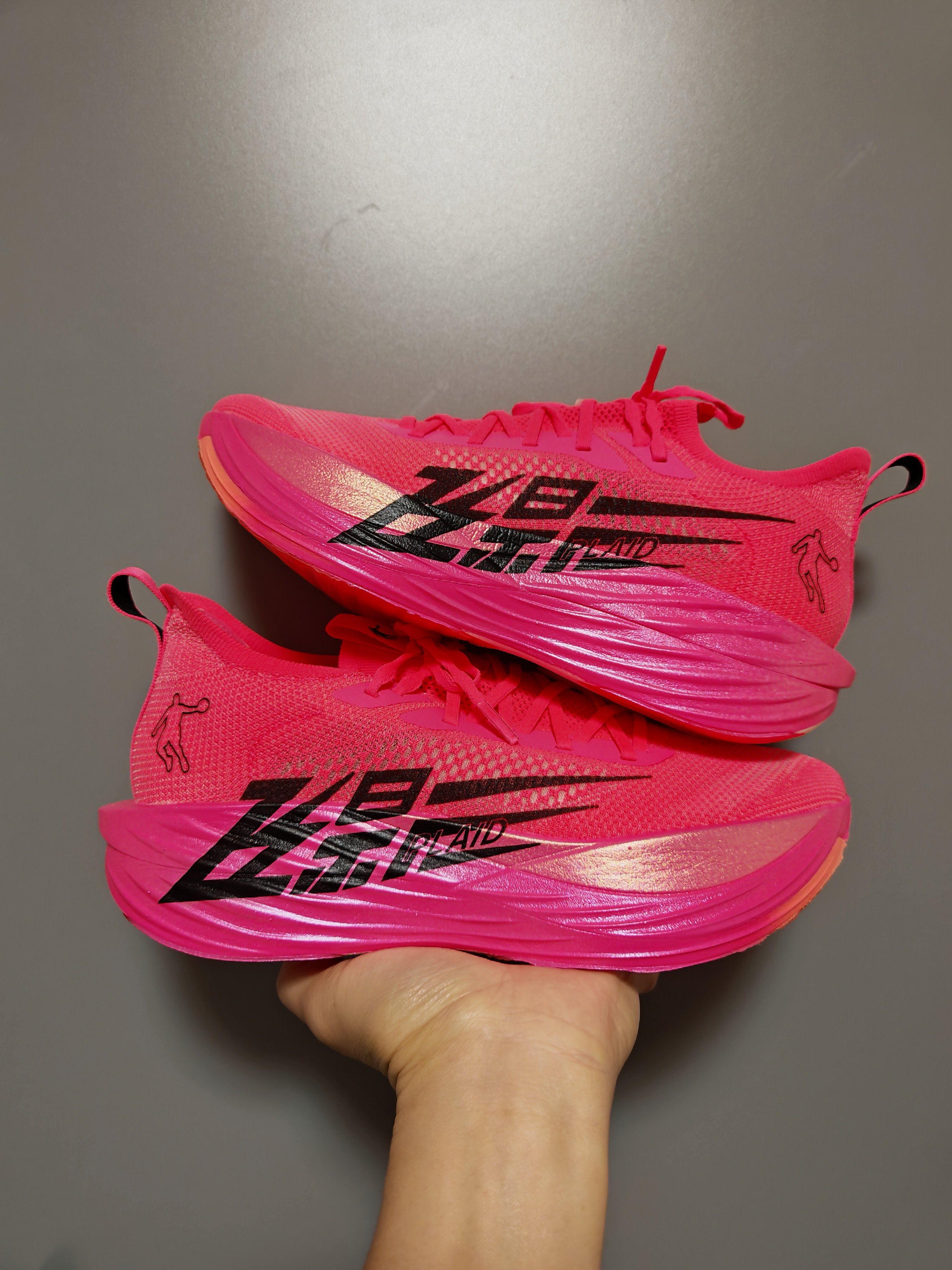 专业马拉松跑步鞋全掌碳板竞速设计男款减震运动鞋巭Pro中底科技乔丹飞