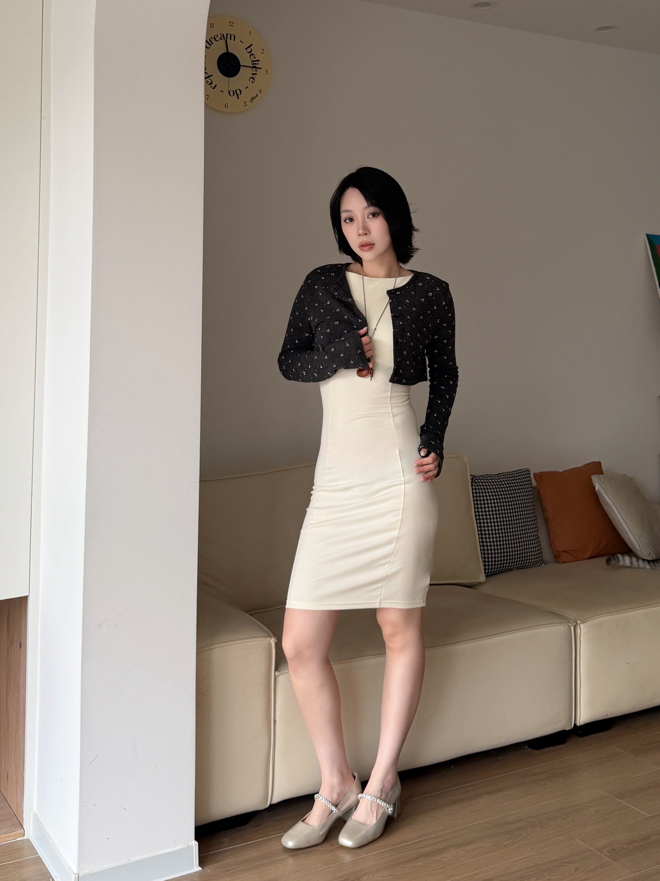 孙乐言毛晓彤同款百丽「白月光」红色高跟玛丽珍单鞋：脚踝间的复古红玫瑰