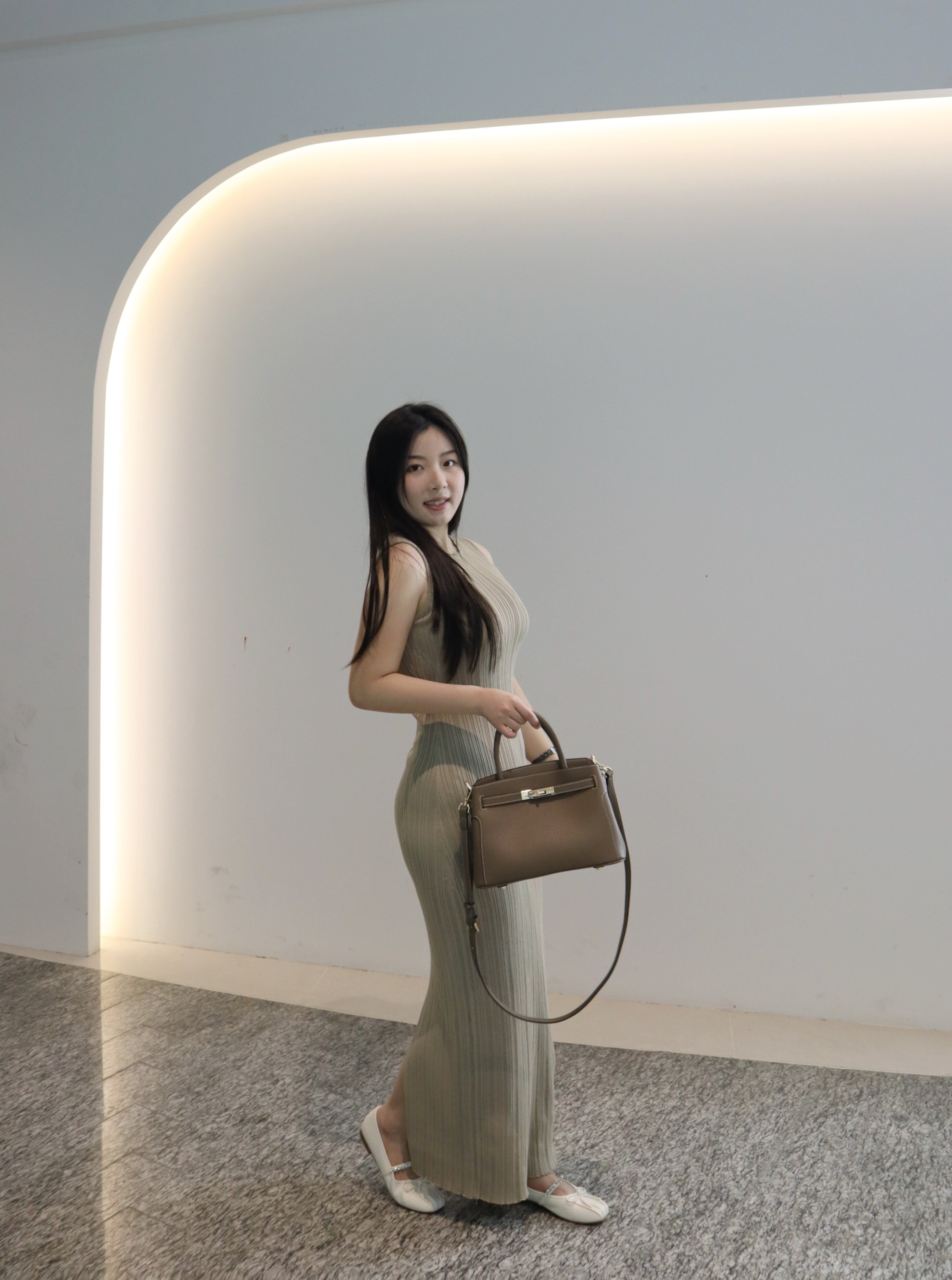 百丽鎏金岁月凯莉包 质感牛皮高级耐磨 大容量通勤 妈妈包婚包两用