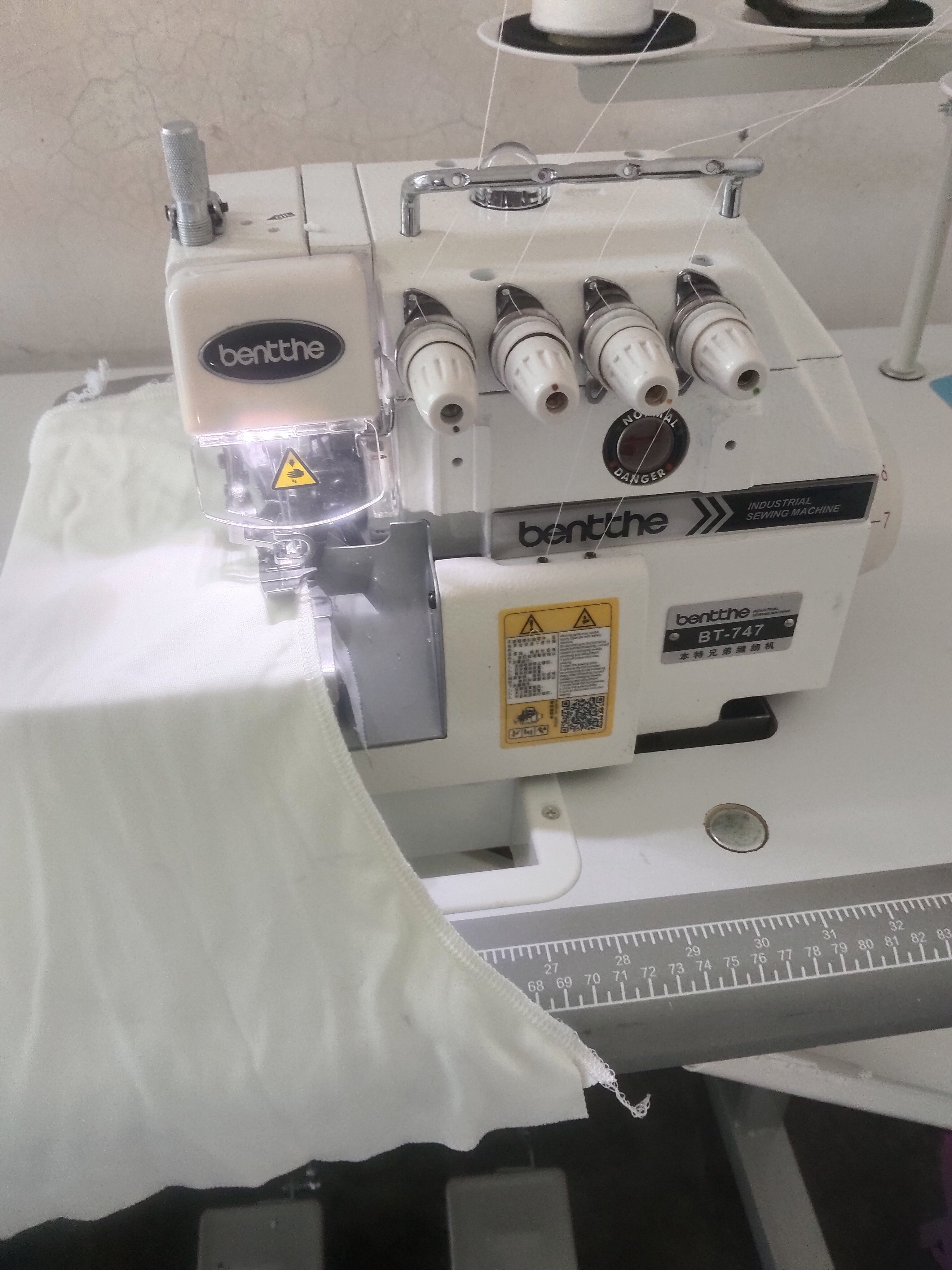 本特兄弟747D电脑三线四线五线锁边机拷边机包缝机家用工业缝纫机-淘宝