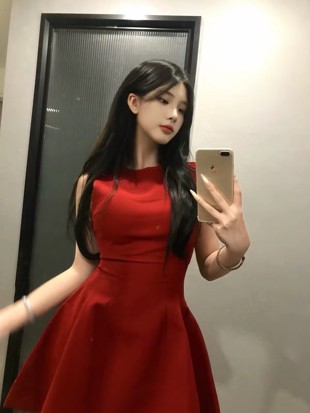 舒胡蕾夏日生日裙 法式无袖收腰设计 显瘦显高拉长比例 高级感气质满分