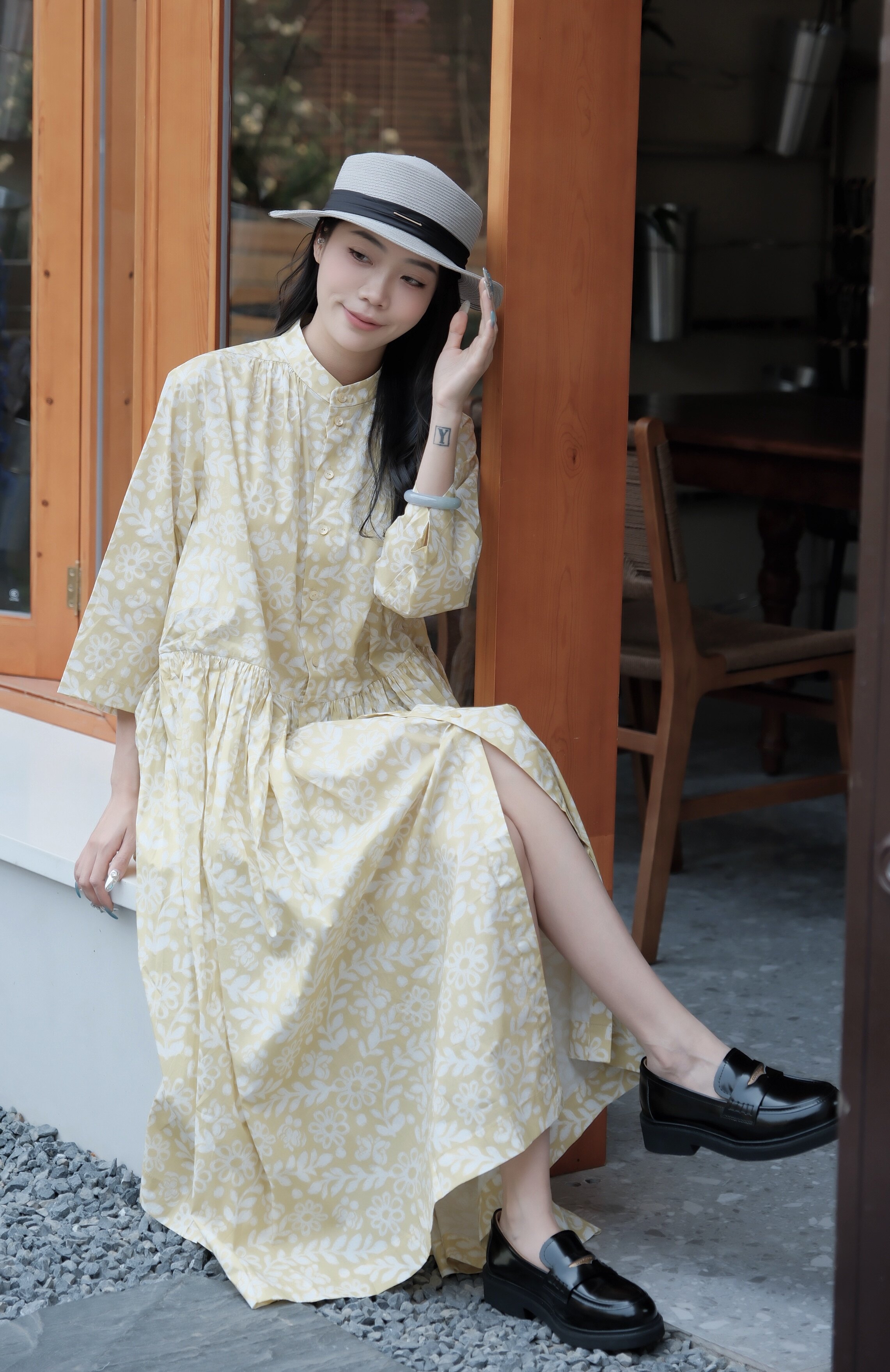 宋佳同款百丽海鸥乐福鞋2.0：厚底真皮的英伦飒爽美学