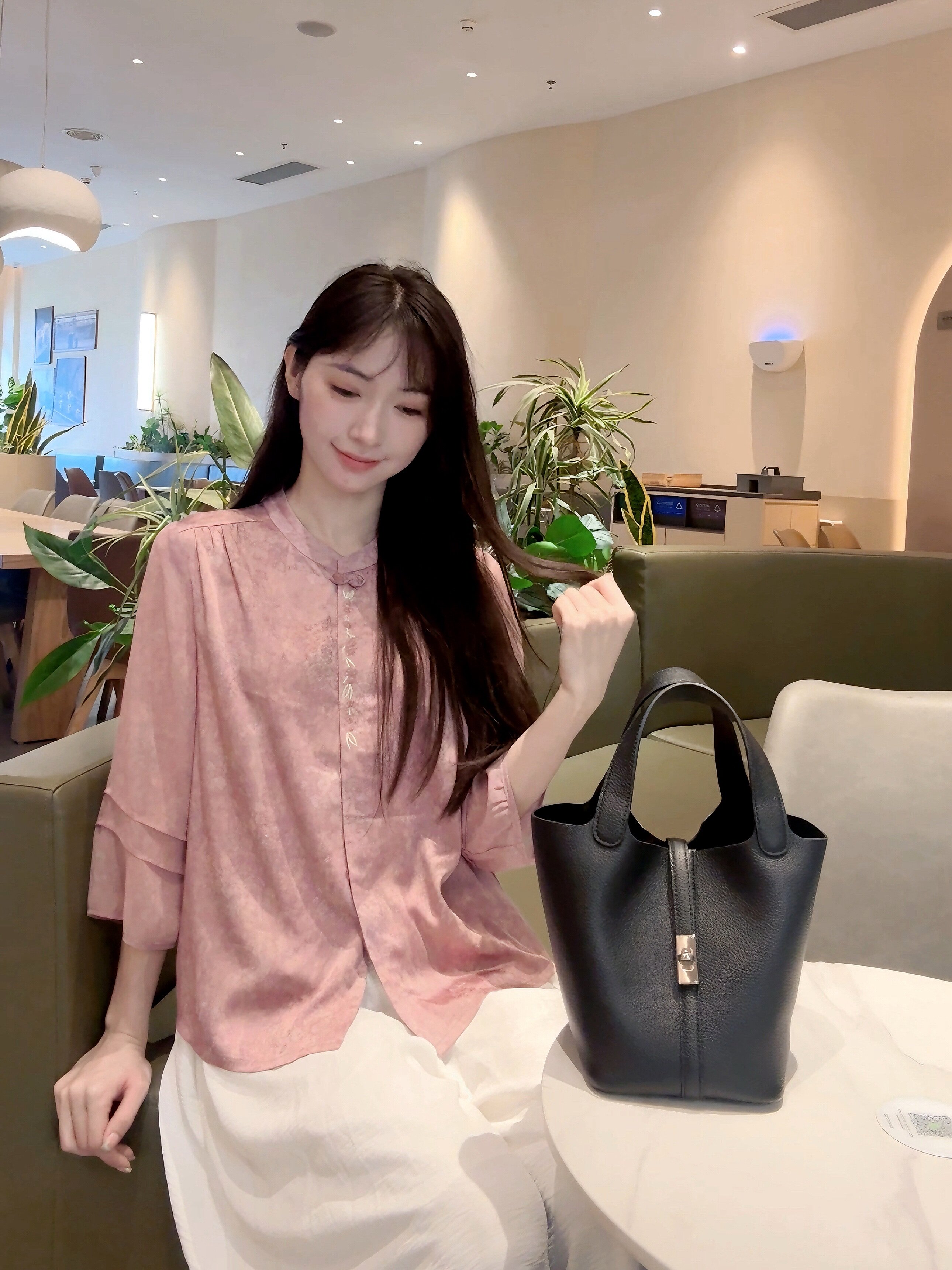 母亲节礼物优选！百丽真皮菜篮子妈妈包 红色喜庆大气 手提水桶包型大容量实用