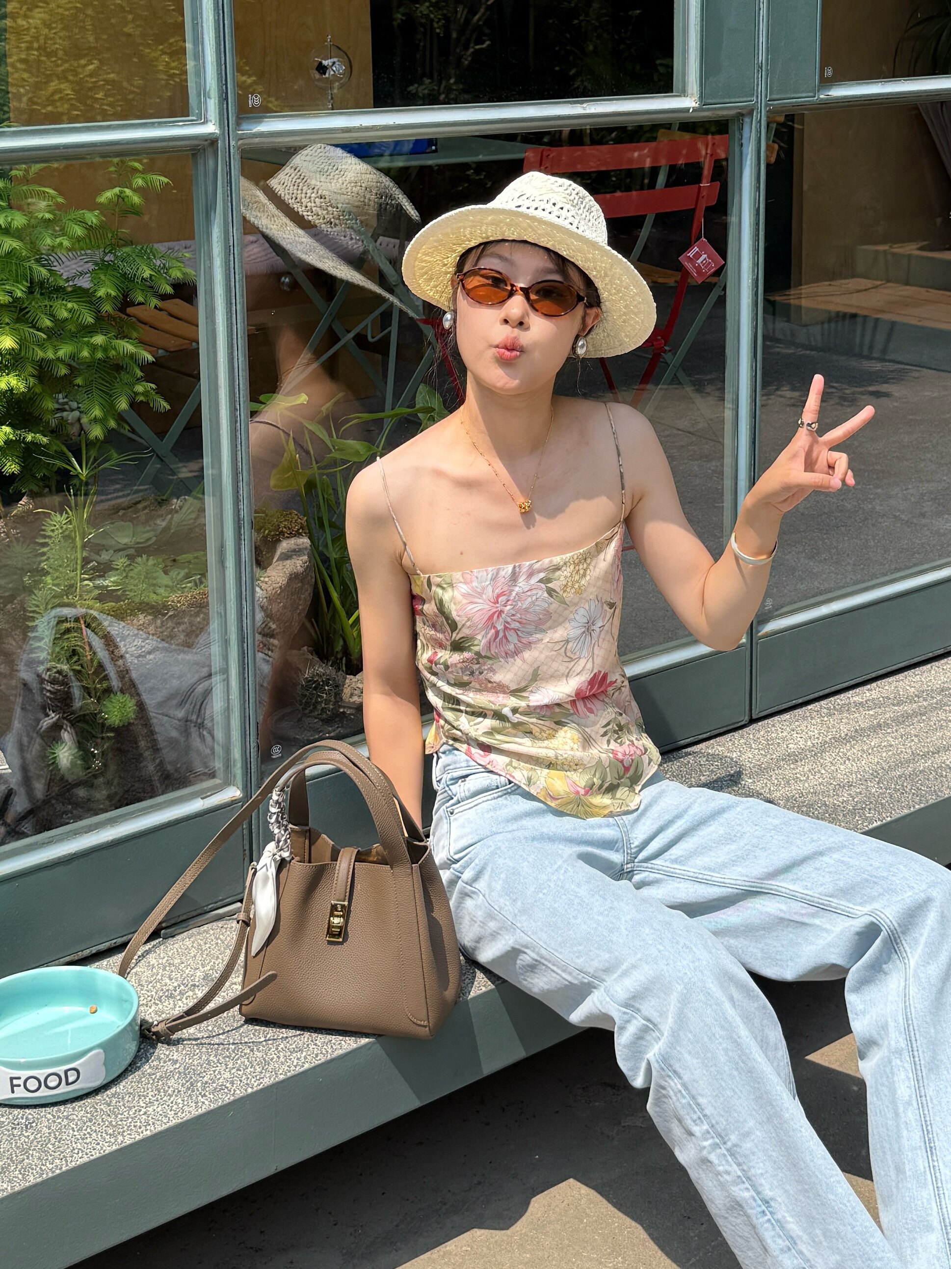 百丽真皮菜篮子包 牛皮材质高级耐磨 水桶包型大容量实用