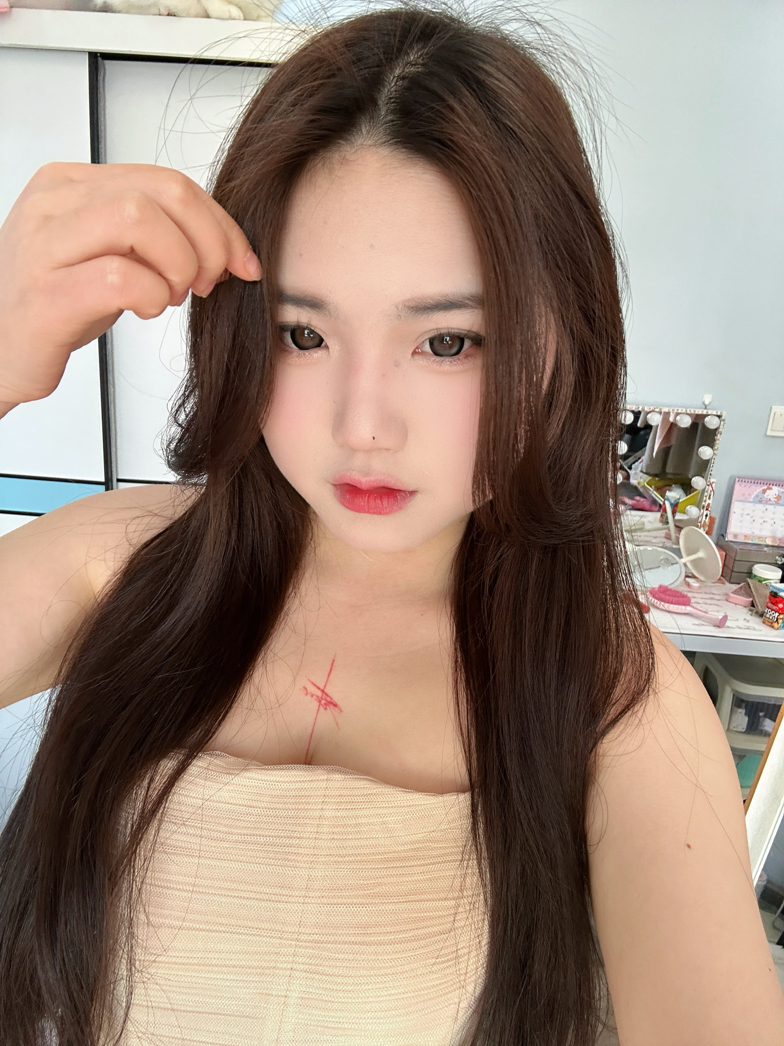 Supermodel Studio卜斯斯「轻纱梦境」重工礼服：十四米耗料的手工压褶美学