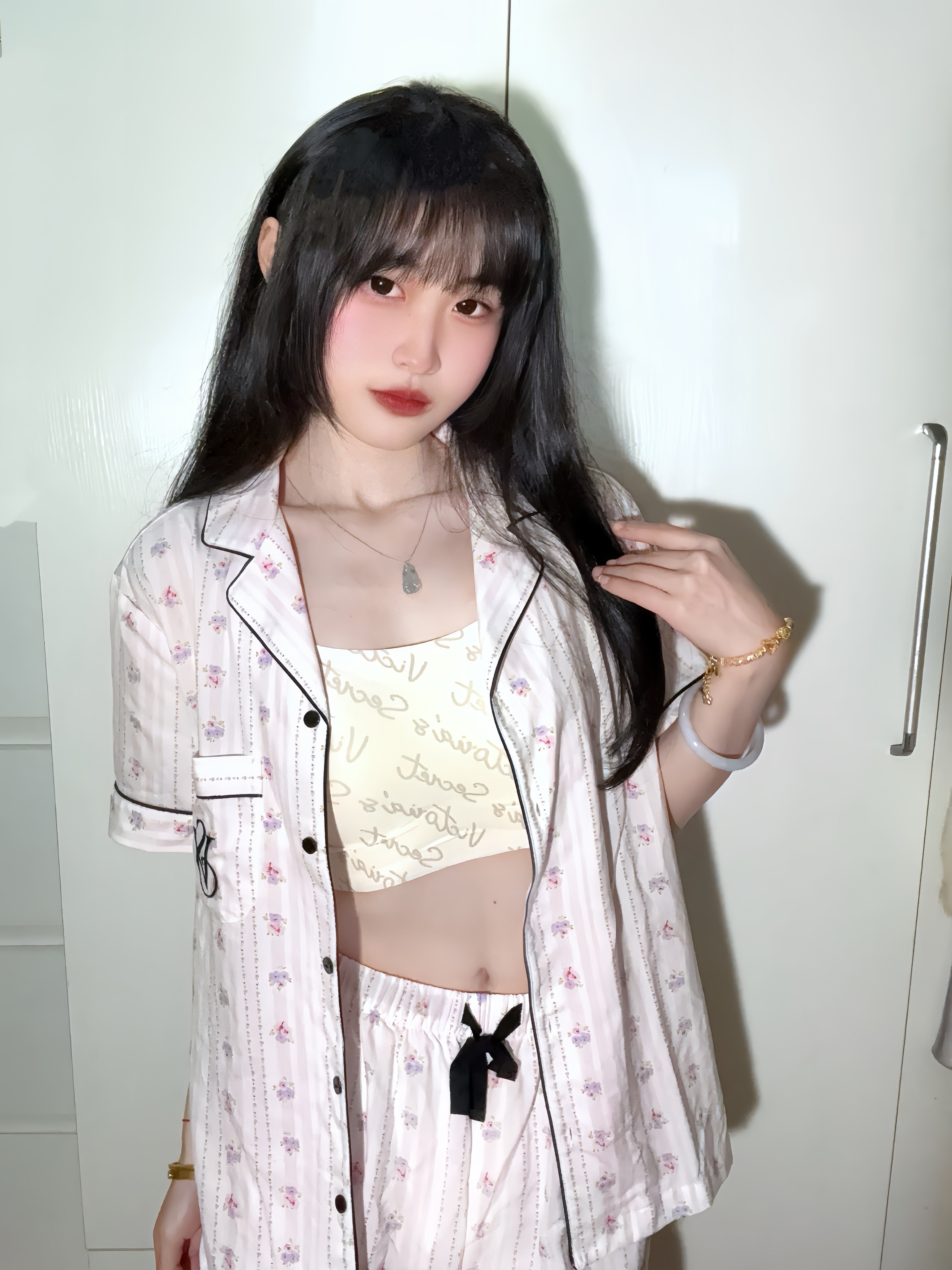 VICTORIA'S SECRET维密果冻条字母肩带内衣 背心式运动软支撑