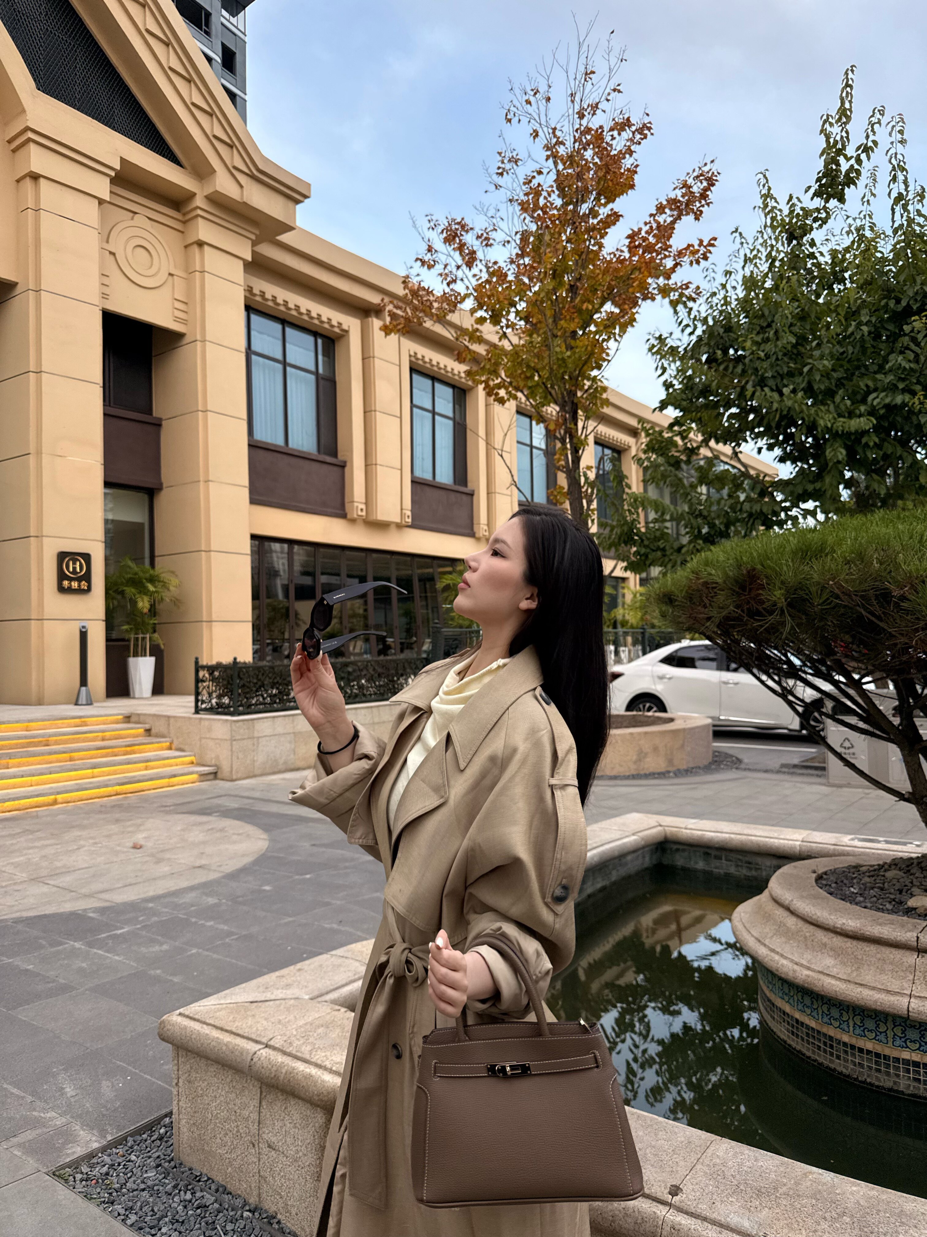 百丽鎏金岁月凯莉包 质感牛皮高级耐磨 大容量通勤 妈妈包婚包两用