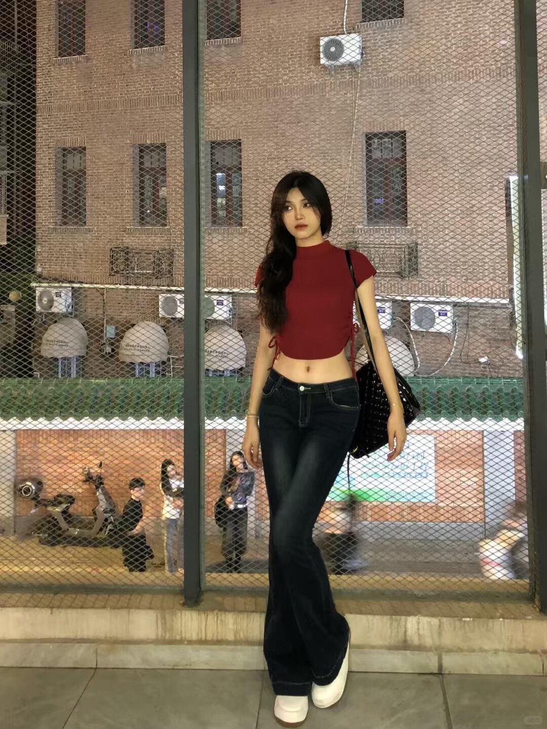 YOYO X2复古深蓝微喇牛仔裤 低腰设计辣妹风十足 提臀剪裁勾勒蜜桃曲线