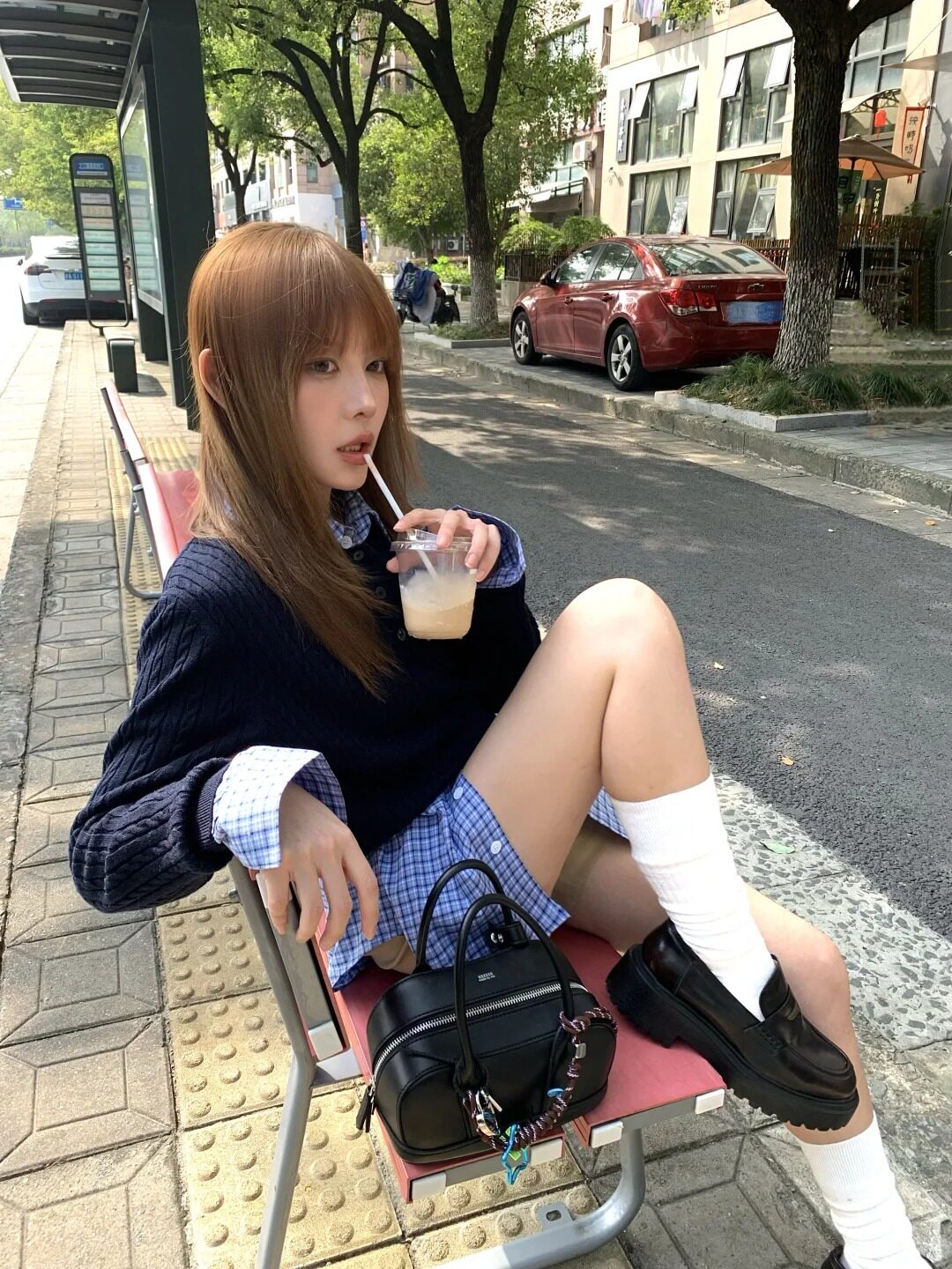 宋佳同款百丽海鸥乐福鞋2.0：厚底真皮的英伦飒爽美学