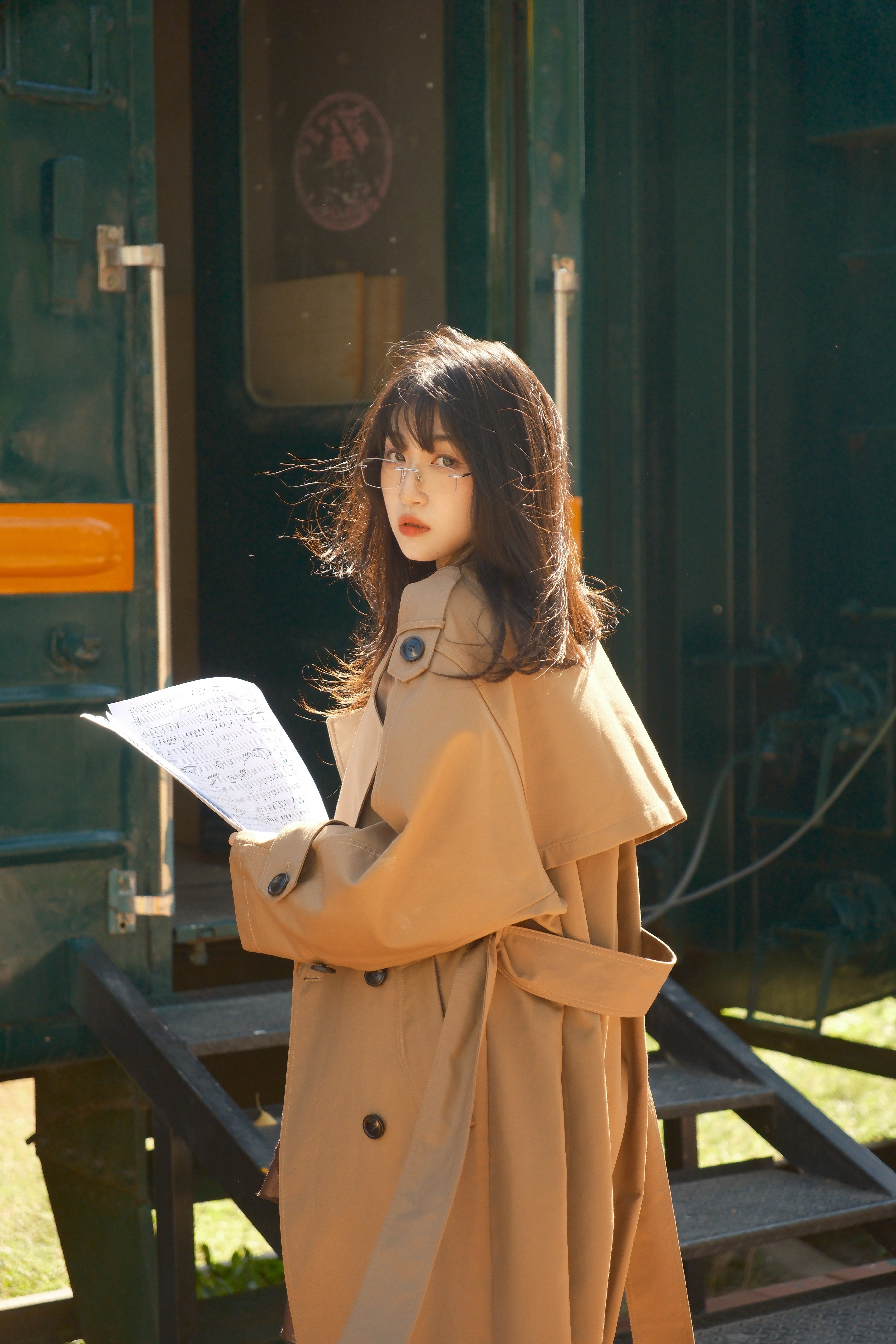 解锁法式优雅密码——周淼ZHOUMIAO"巴黎旧梦"风衣穿搭图鉴