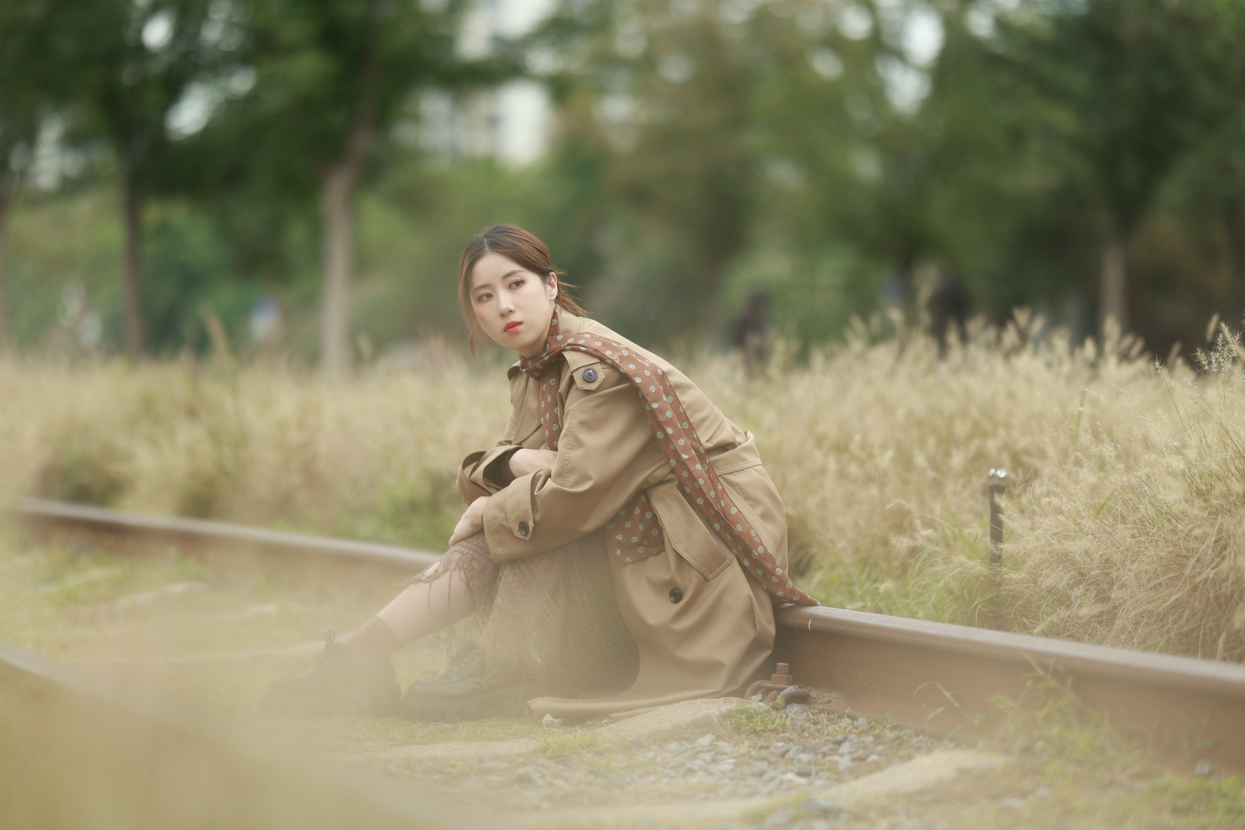 解锁法式优雅密码——周淼ZHOUMIAO"巴黎旧梦"风衣穿搭图鉴