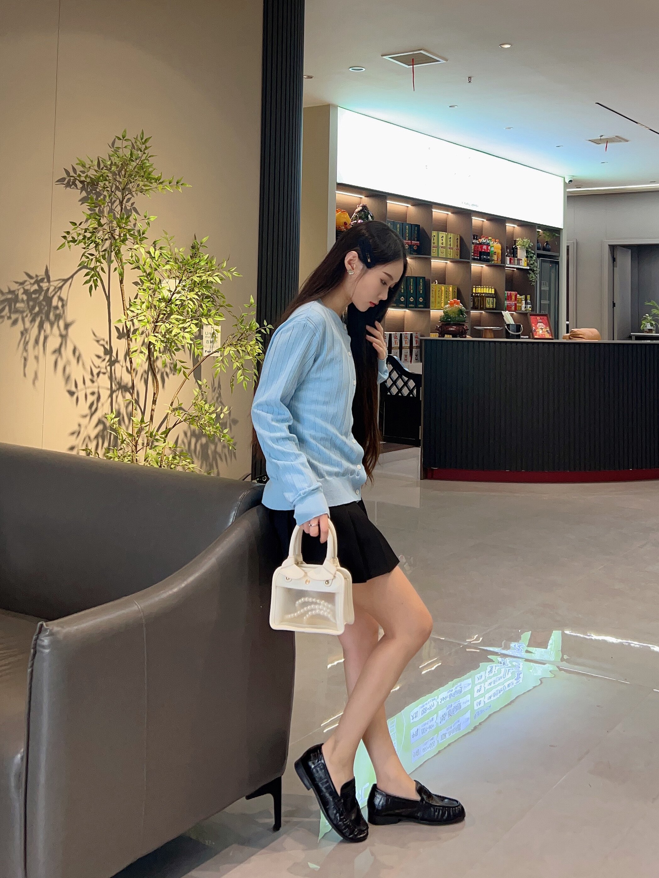 宋佳同款百丽海鸥乐福鞋2.0：厚底真皮的英伦飒爽美学