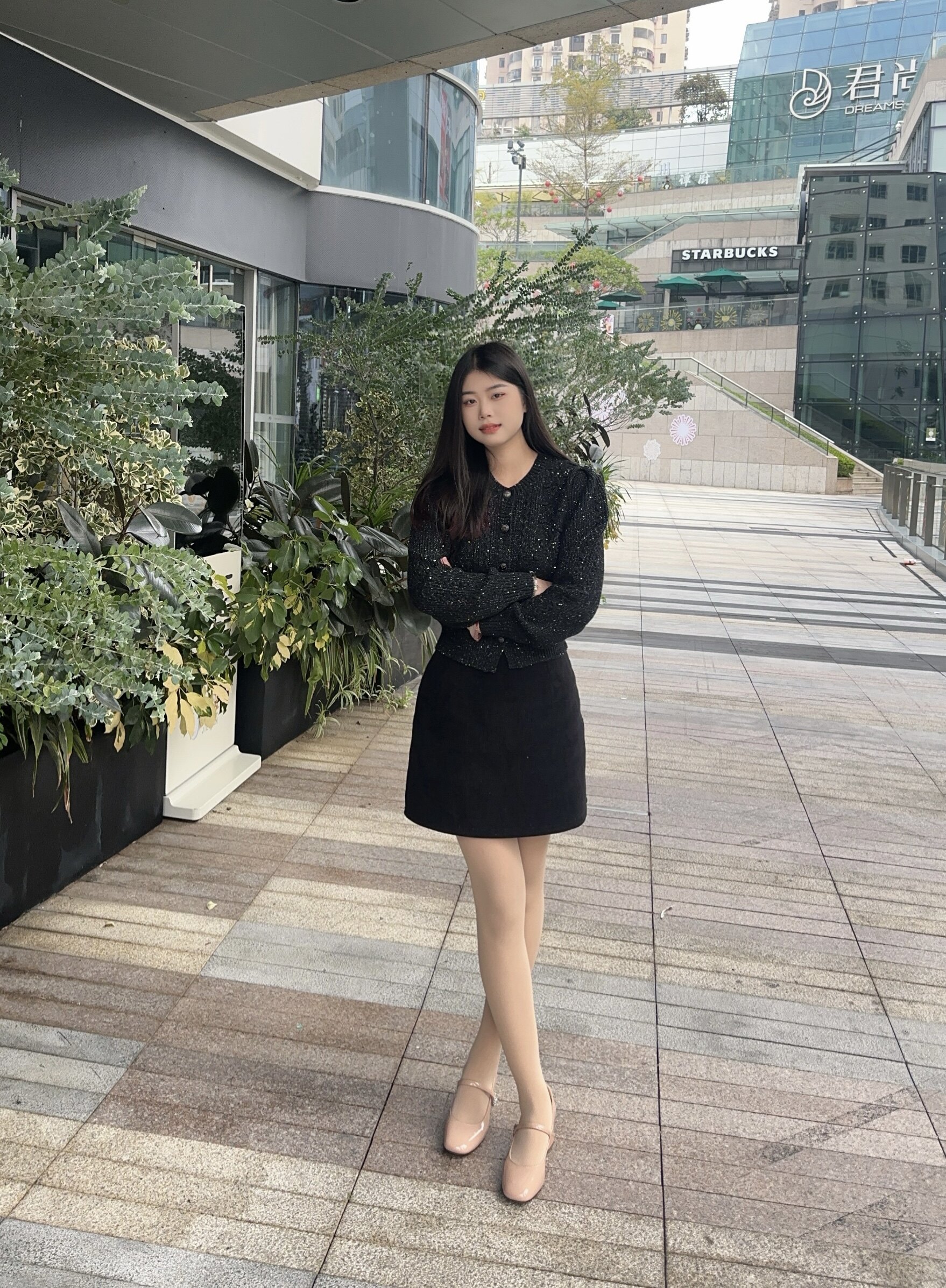 百丽「樱桃」新款复古粗高跟玛丽珍鞋：脚踝间的甜美红宝石
