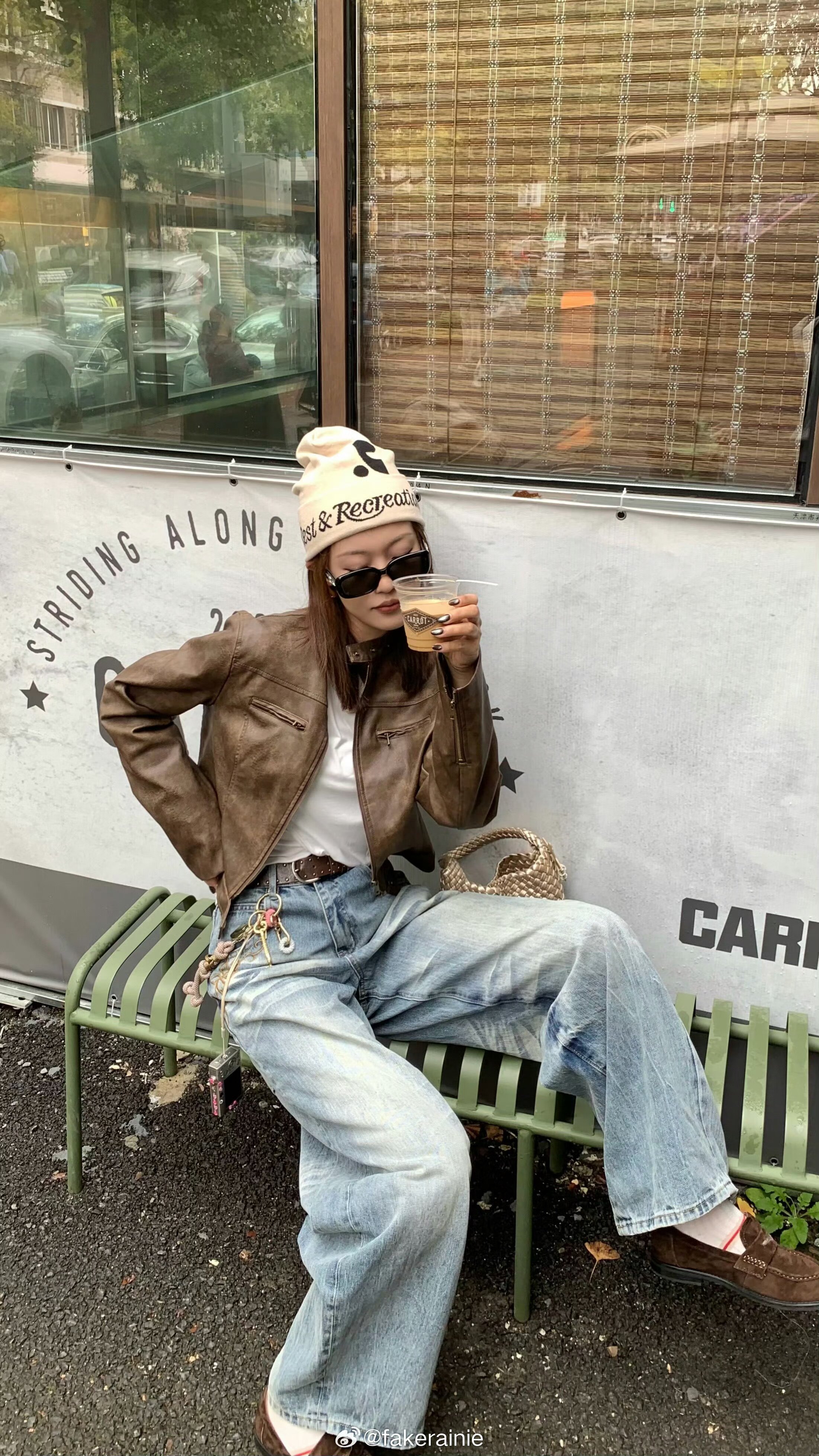 宋佳同款百丽海鸥乐福鞋2.0：厚底真皮的英伦飒爽美学