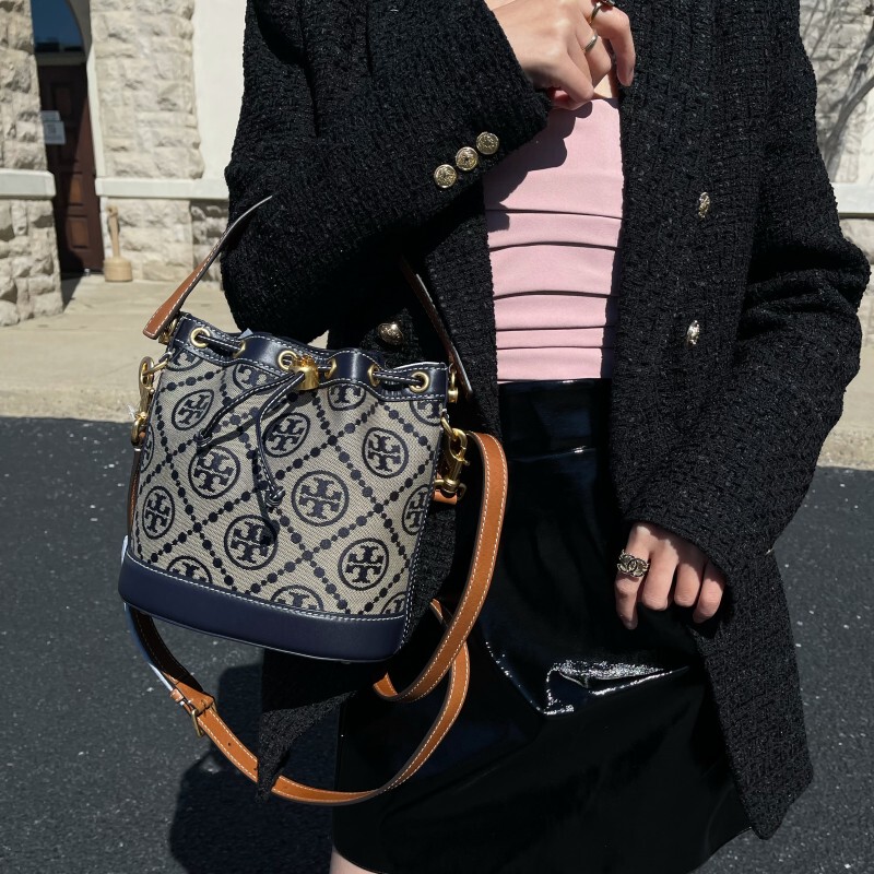 Tb/Tory Burch t Monogram Monogrammed Bucket Bag Women's Crossbody Small to Medium Size Handbag