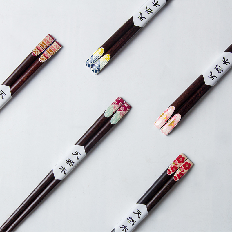 Porcelain soul Japanese cherry blossom put nails chopsticks pointed household solid wood chopsticks are a pair of lovely tableware creative couples