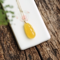 Shangshi Qingling natural amber 18K gold inlaid chicken oil yellow beeswax pendant choker necklace Russian raw ore female