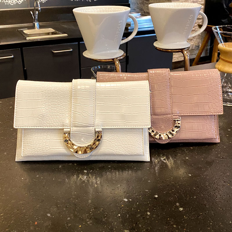 Tide brand 2021 new wave pattern metal ring crocodile pattern clutch bag shoulder messenger retro fashion women's bag