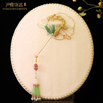 New Chinese style bride holding flowers happy fan cheongsam Xiuhe photo props holding small fan new style