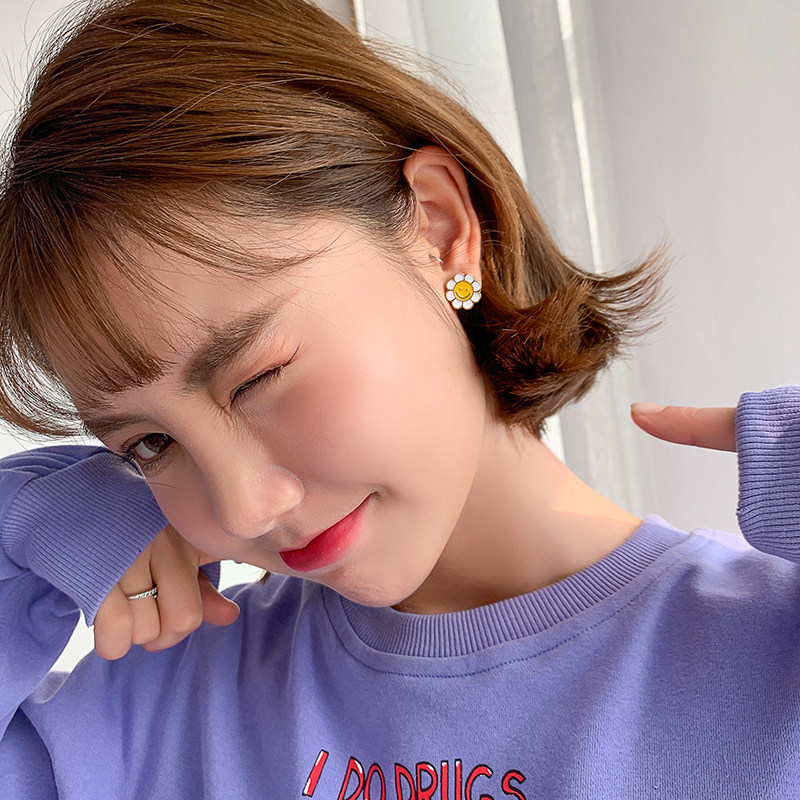 Cute cartoon sunflower earrings 2021 new tide creative small fresh ear needle no ear hole ear clip girl heart