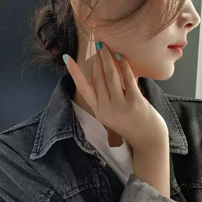 Simple fashion, face-thin earrings, geometric cold wind earrings, no ear piercings, ear clips, Korean net celebrity temperament, ear needles, women