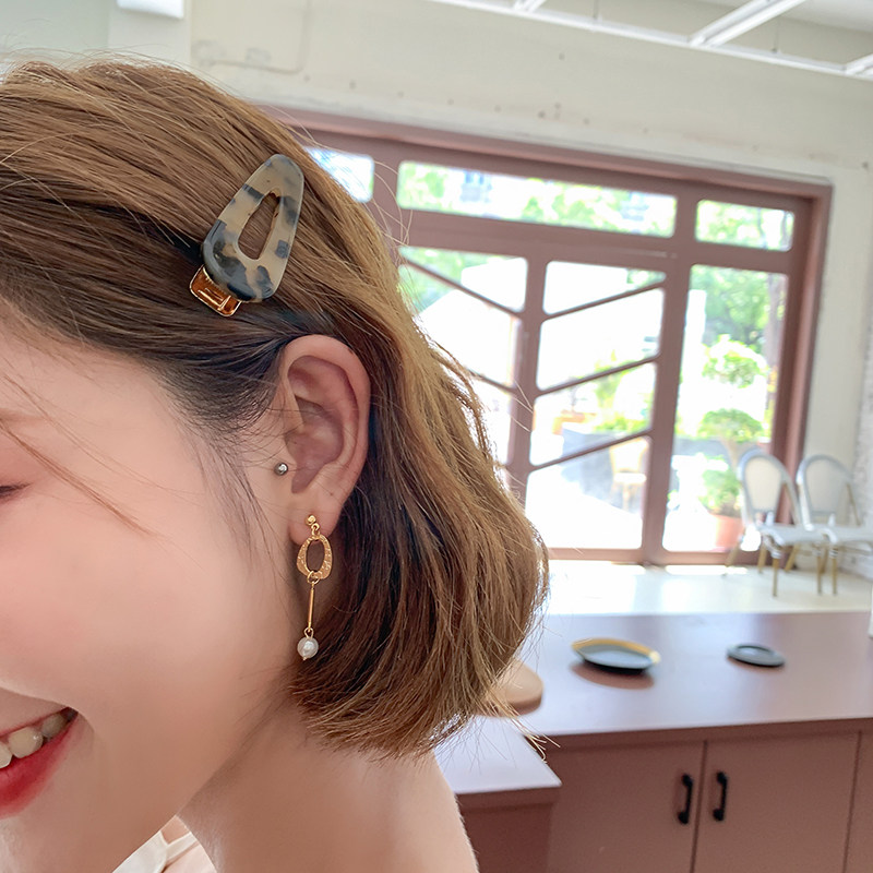 Irregular geometric earrings 2020 new earrings advanced temperament design sense ear needles without ear holes ear clip women