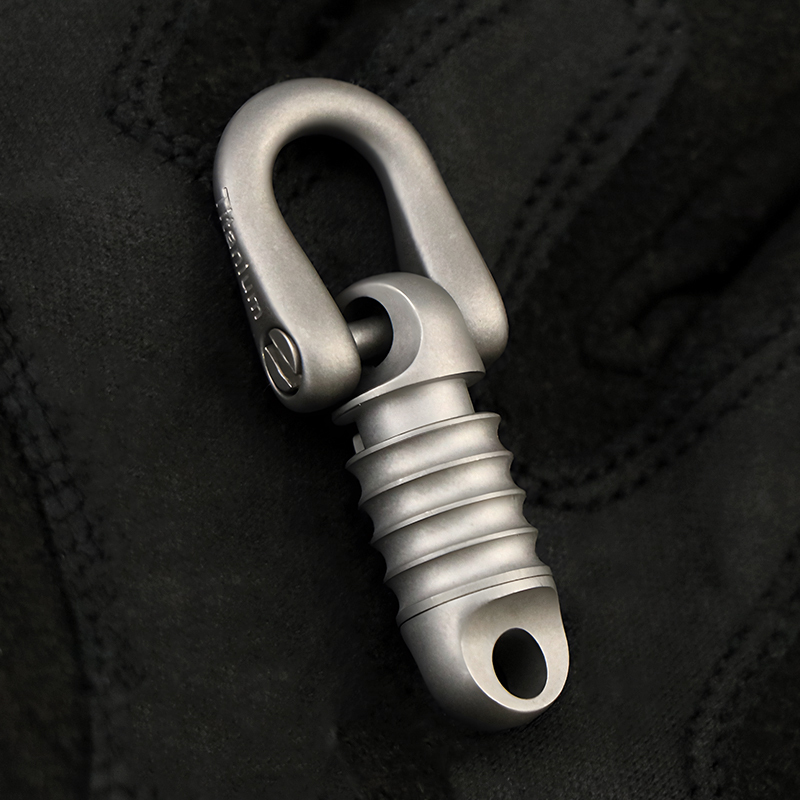 Titanium Alloy Quick-Release Keychain with High Hardness, Corrosion Resistance, Anti-Accidental Opening, Portable Key Metal Swivel Buckle