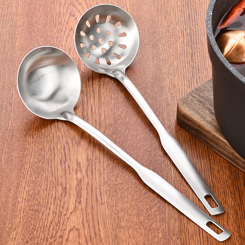 304 stainless steel spoon hot pot spoon with long - handle thickening porridge spoon kitchen with a spoon of soup