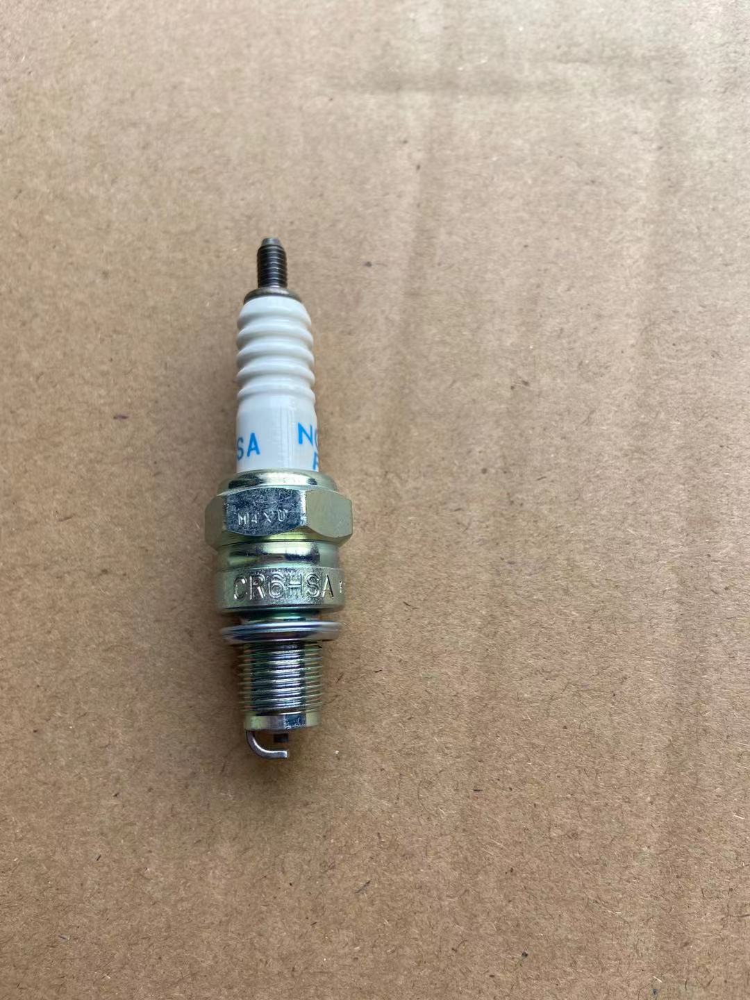 Light ride Suzuki locomotive accessories NGK spark plug CR6HSA racing gallop QS125-5 Rhythmic Irido
