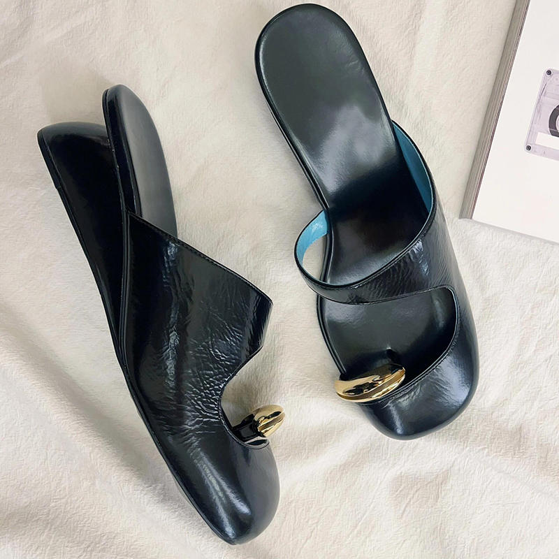 Lambskin! Unique Metal Perforated Toe Ring Closed-Toe Mules for Women, 2024 New Wedge Heel Outdoor Sandals