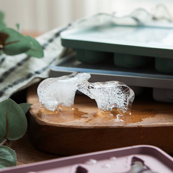 South Korea Imports 10 Cute Polar Bear Homemade Ice Grid With Lid Mold Ice-making Box Model Home Frozen Ice Cubes