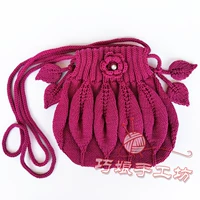 Роза красная