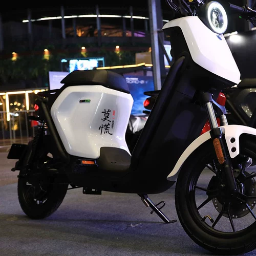 MO Panic Car Paste Car Personality Fun Personge Text Text Celebrity и медленно вставьте боковые окна боковых окон, задней части стеклянной декоративной наклейки с царапином