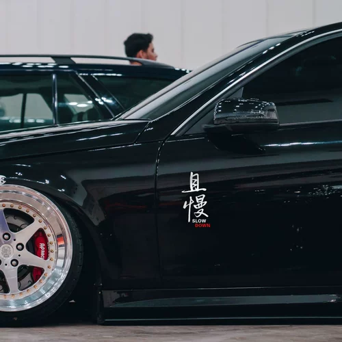 MO Panic Car Paste Car Personality Fun Personge Text Text Celebrity и медленно вставьте боковые окна боковых окон, задней части стеклянной декоративной наклейки с царапином