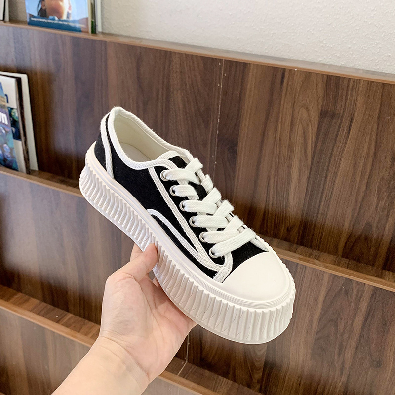 European station small fragrance sponge cake thick bottom leather casual canvas shoes 2022 spring new Korean version of the lace biscuit shoes trend