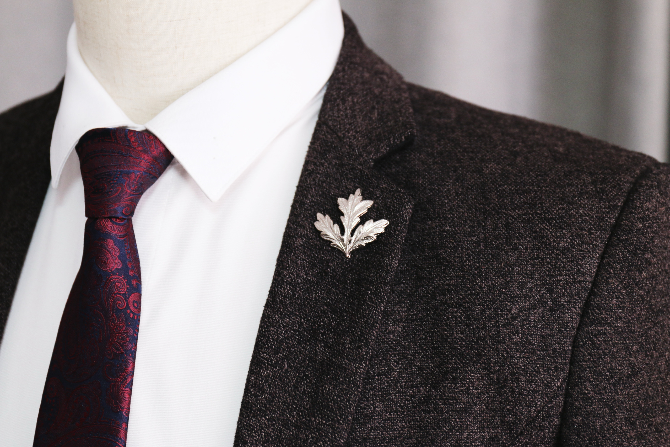 Suit Brooch Button Men's Suit Medieval Maple Leaf Pin Button Light Luxury High Style Lapel Pin Suit Corsage Accessories_voghion.com