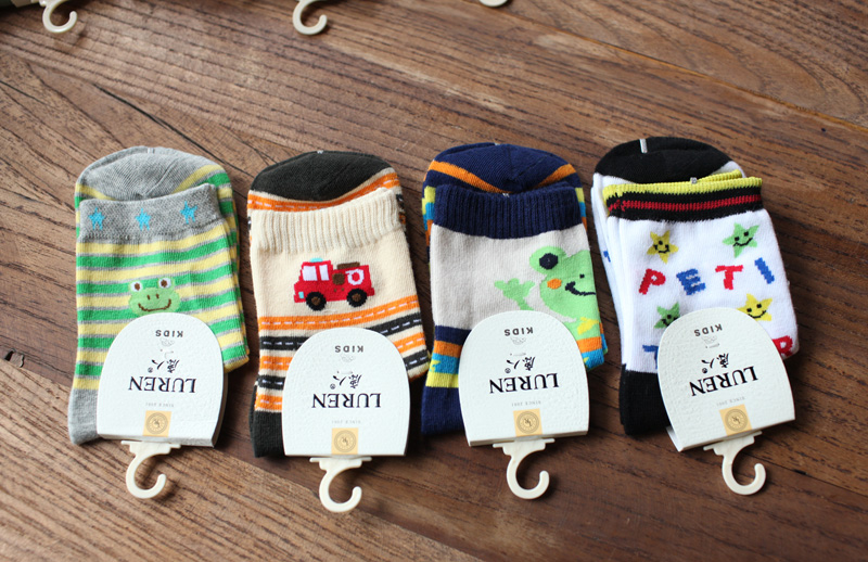Chỉ khâu không xương Deer vớ trẻ em bé trai vớ cotton hoạt hình nhiều màu vớ ngắn mùa thu và mùa đông mới vớ trẻ em giá tốt