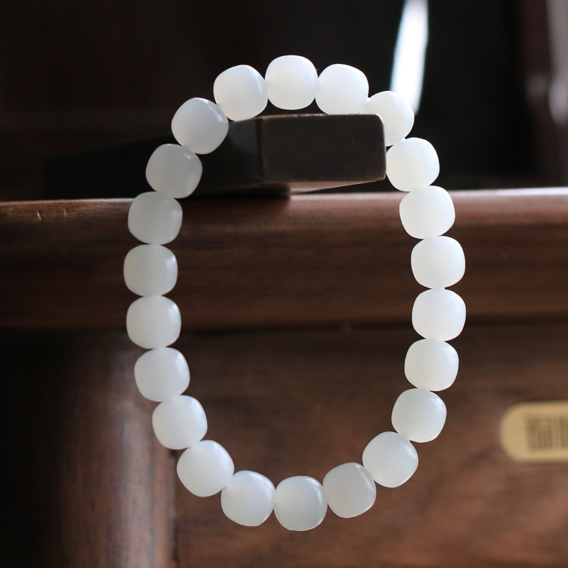 Natural and Tanyu goat fat white jade-shaped pearl hand-made old pit Qinghai stock 8 * 7 buckets of pearl apple beads handstring women 's